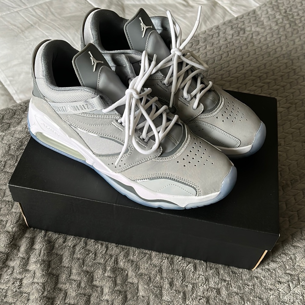 JORDAN POINT LANE SZ 10 Wolf Grey/ White-Cool Grey